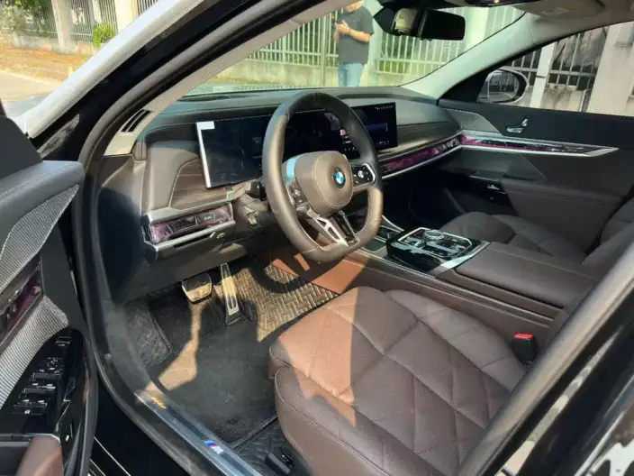 BMW 7 Series 2023 Model 740Li Leading Model M Sports Set – фото 10