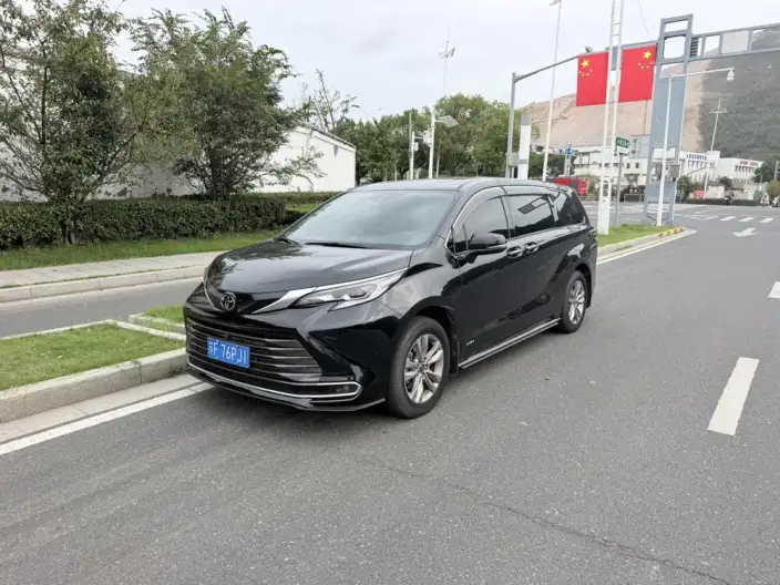 Toyota Sienna 2024 Model Hybrid 2.5L 4WD Premium Edition