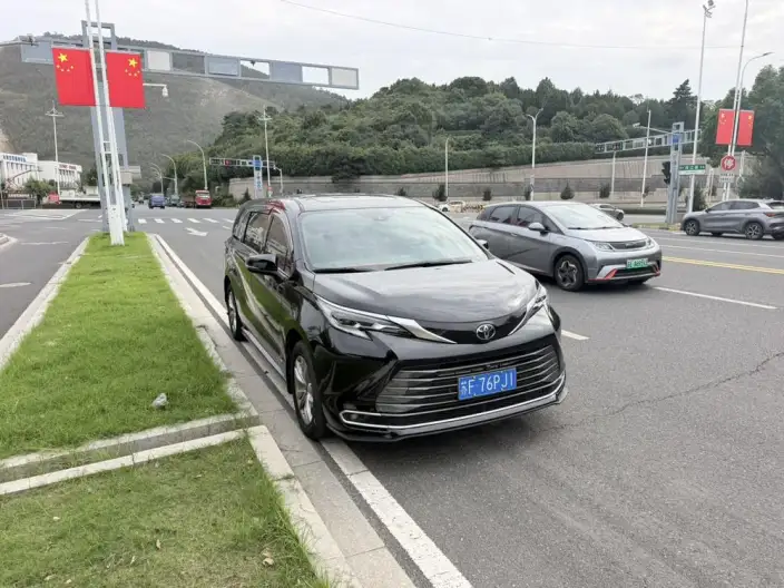 Toyota Sienna 2024 Model Hybrid 2.5L 4WD Premium Edition