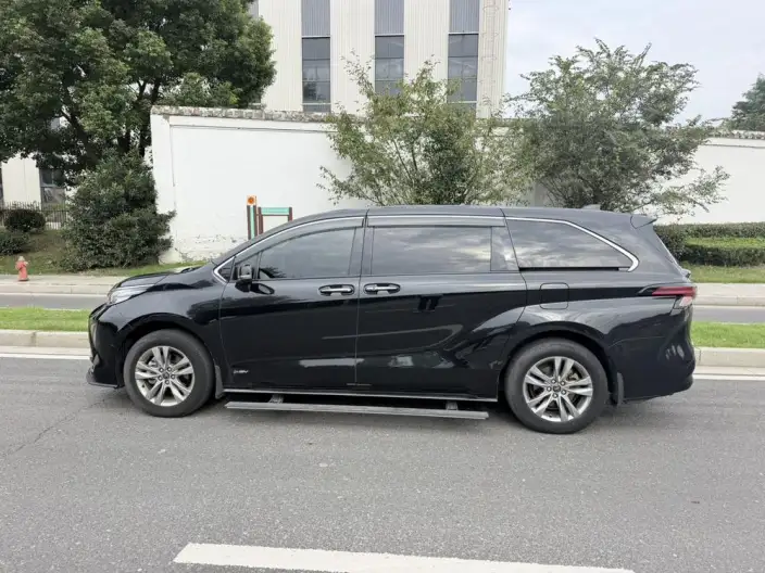 Toyota Sienna 2024 Model Hybrid 2.5L 4WD Premium Edition