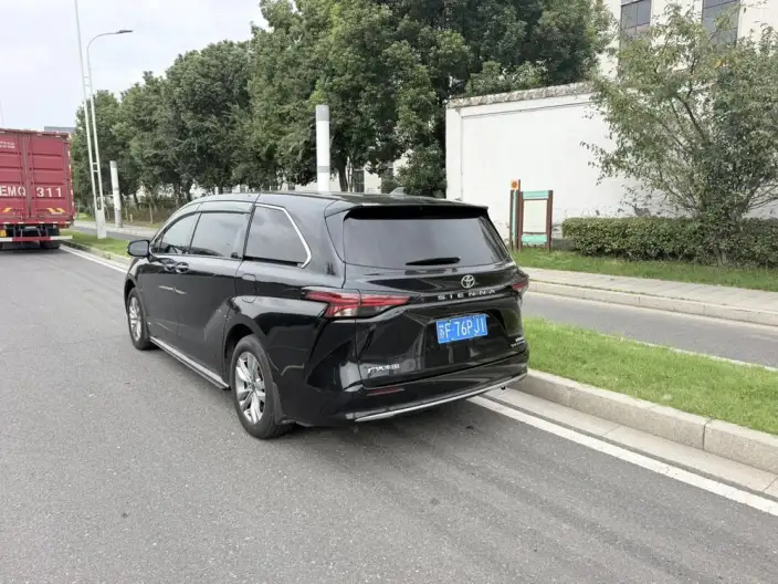 Toyota Sienna 2024 Model Hybrid 2.5L 4WD Premium Edition – фото 5