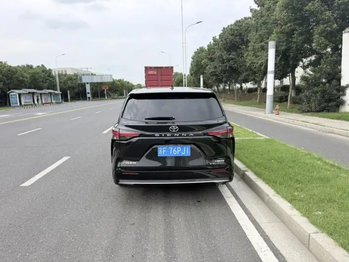 Toyota Sienna 2024 Model Hybrid 2.5L 4WD Premium Edition – фото 6