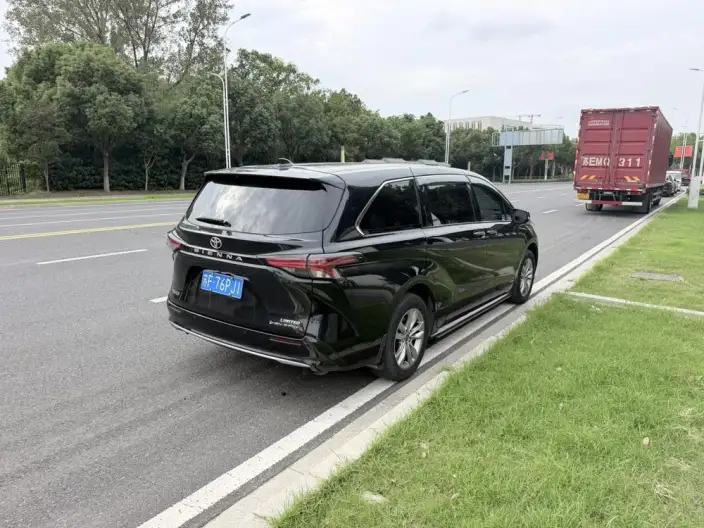 Toyota Sienna 2024 Model Hybrid 2.5L 4WD Premium Edition – фото 7
