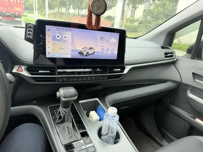 Toyota Sienna 2024 Model Hybrid 2.5L 4WD Premium Edition – фото 9