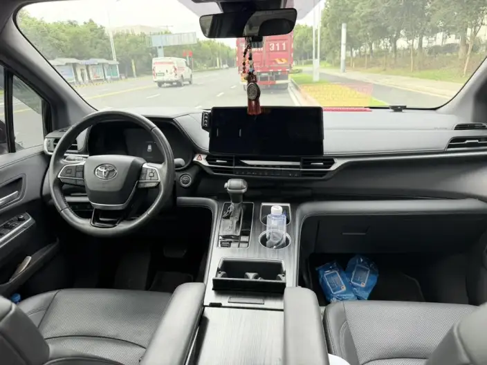 Toyota Sienna 2024 Model Hybrid 2.5L 4WD Premium Edition – фото 10