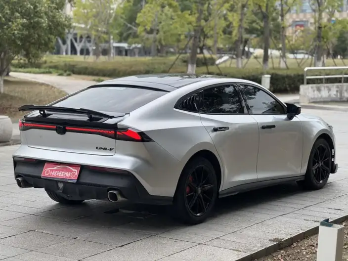 Changan UNI-V 2022 Model 1.5T Smart Pilot Model – фото 6