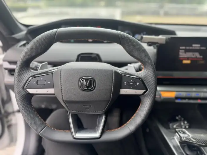 Changan UNI-V 2022 Model 1.5T Smart Pilot Model – фото 9
