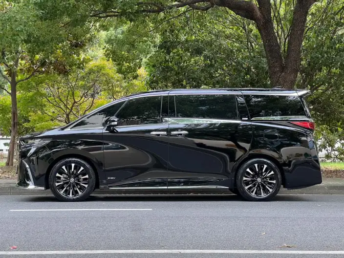 Elfa 2023 Model 2.5L Intelligent Hybrid 4WD Premium