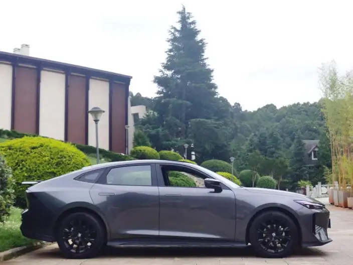 Changan UNI-V 2024 Model 1.5T Noble Model – фото 8