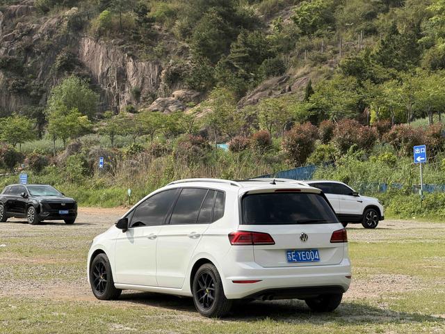 Volkswagen Gol f Sportsvan 2016 модификация 230TSI автоматическое Dynamic – фото 5