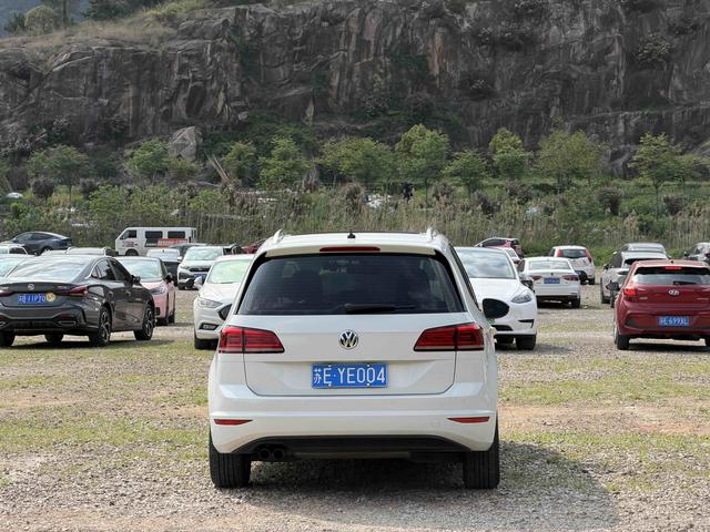 Volkswagen Gol f Sportsvan 2016 модификация 230TSI автоматическое Dynamic – фото 6