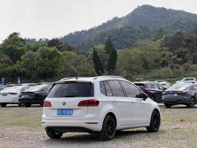 Volkswagen Gol f Sportsvan 2016 модификация 230TSI автоматическое Dynamic – фото 7