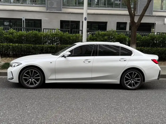 BMW 3 Series 2025 Model 325Li M Sports Set – фото 3