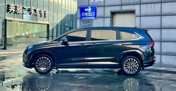 Hyundai Custin 2024 Model 270TGDi LUX Premium Edition