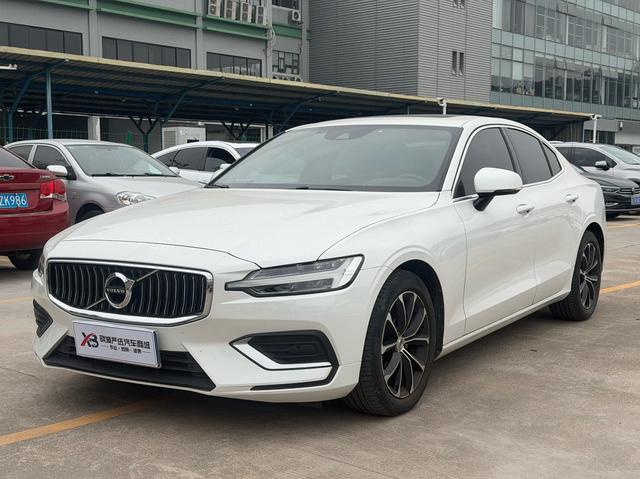 Volvo S60 2021 T4 Intelligent Refined Luxury – фото 1