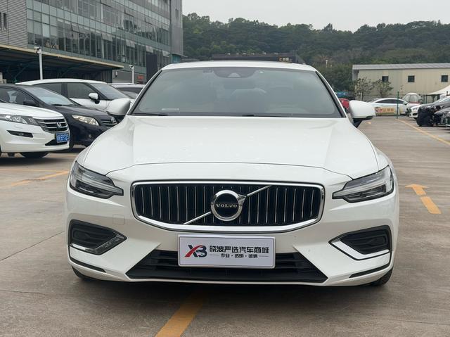 Volvo S60 2021 T4 Intelligent Refined Luxury – фото 2