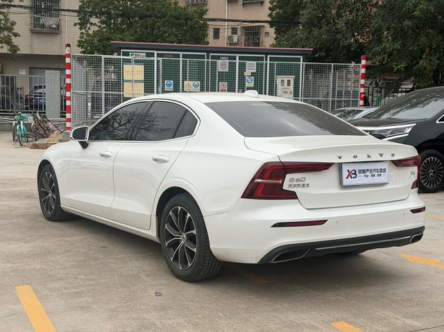 Volvo S60 2021 T4 Intelligent Refined Luxury – фото 4