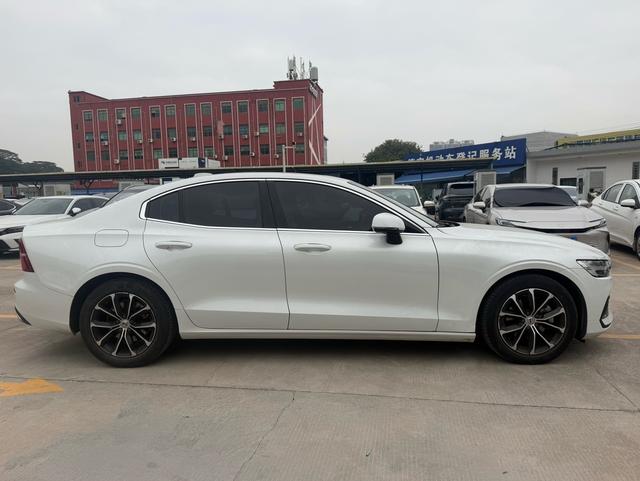 Volvo S60 2021 T4 Intelligent Refined Luxury – фото 8