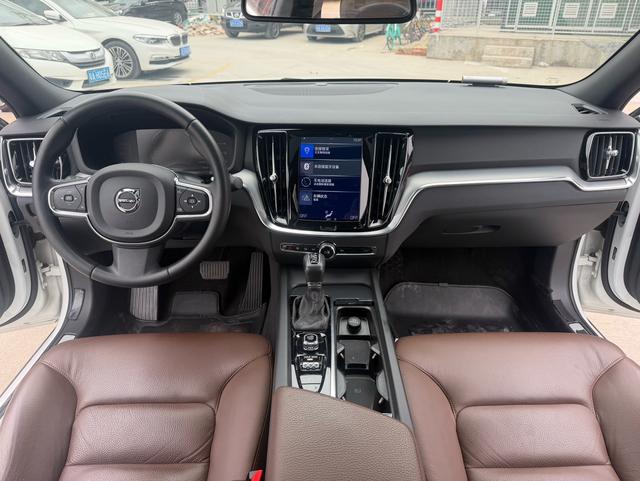 Volvo S60 2021 T4 Intelligent Refined Luxury – фото 14