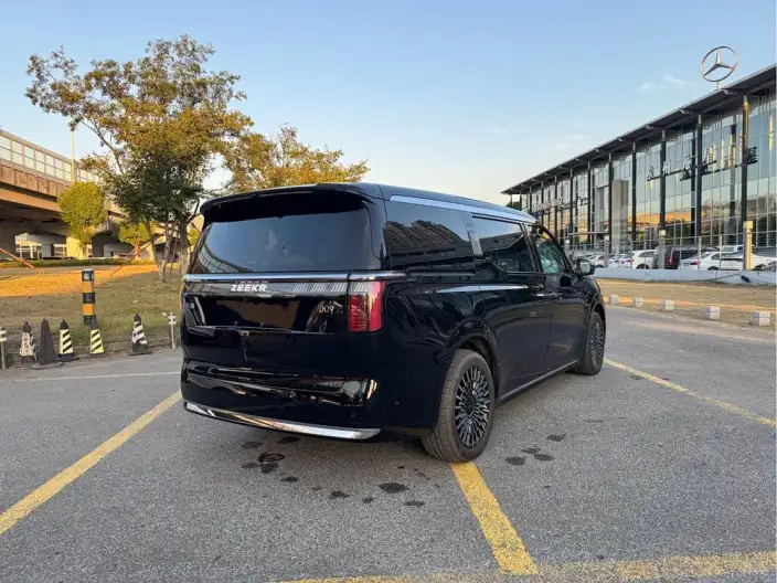 ZEEKR 009 2024 Model VI seat Executive Edition 4WD 140kWh – фото 6