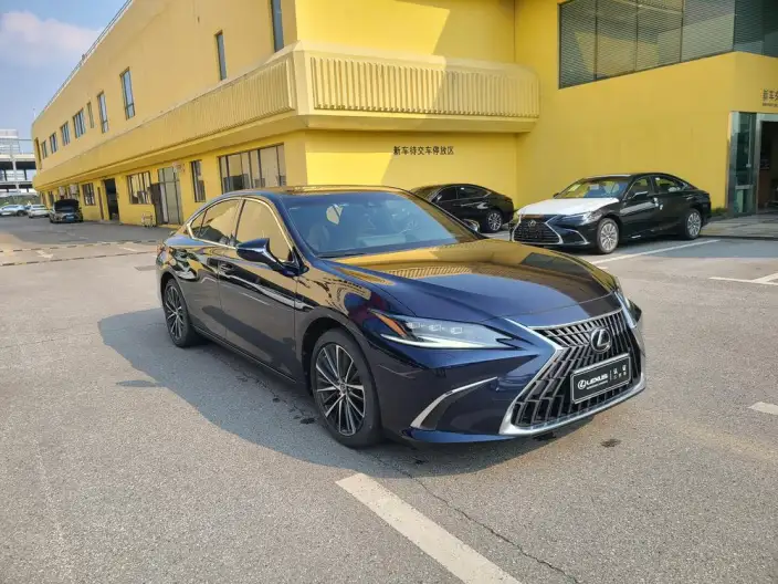 Lexus ES 2022 Model 300h Premium
