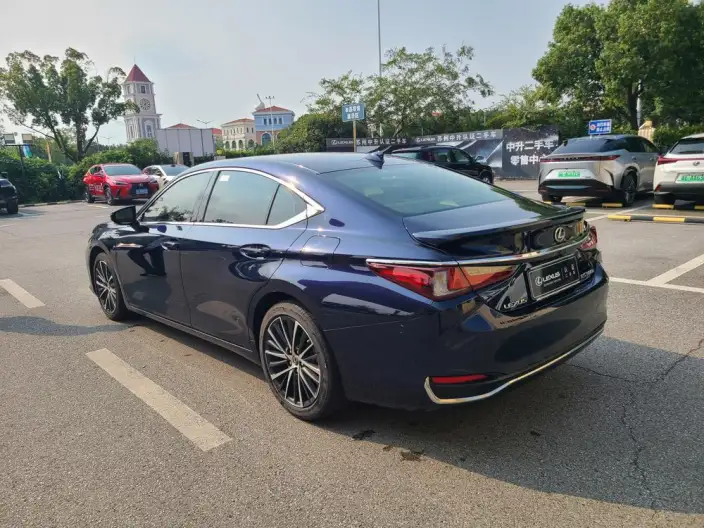 Lexus ES 2022 Model 300h Premium