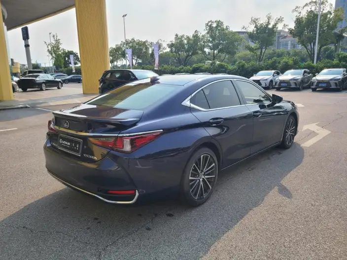 Lexus ES 2022 Model 300h Premium – фото 6