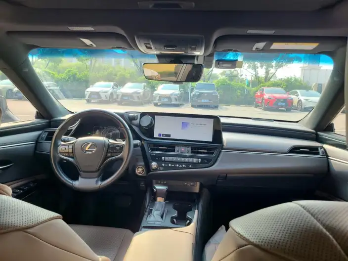 Lexus ES 2022 Model 300h Premium – фото 8