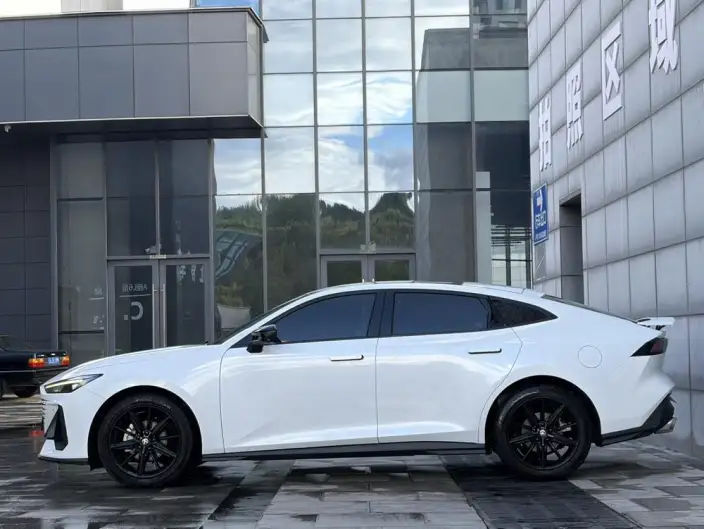 Changan UNI-V 2023 Model 1.5T Noble Model