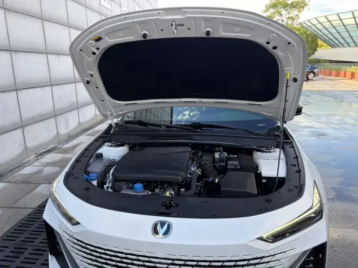Changan UNI-V 2023 Model 1.5T Noble Model – фото 8