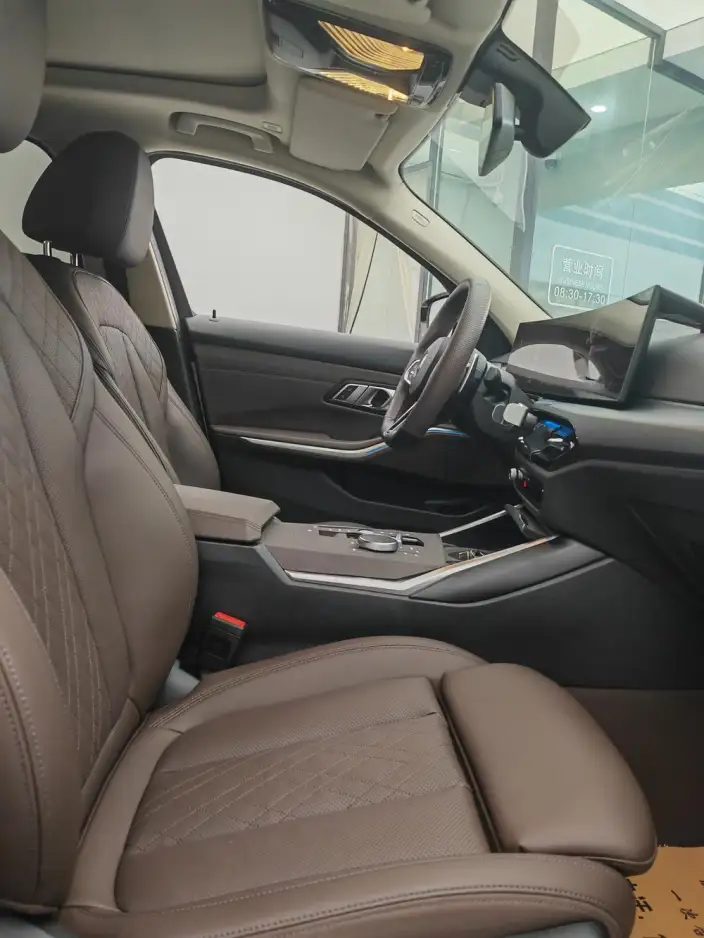 BMW 3 Series 2025 Model 325Li M Sports Set – фото 10