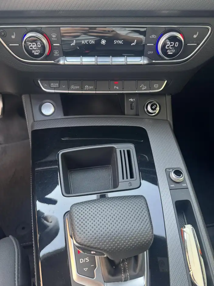 Audi Q5L 2025 Model 40TFSI Luxury Dynamic Model – фото 8