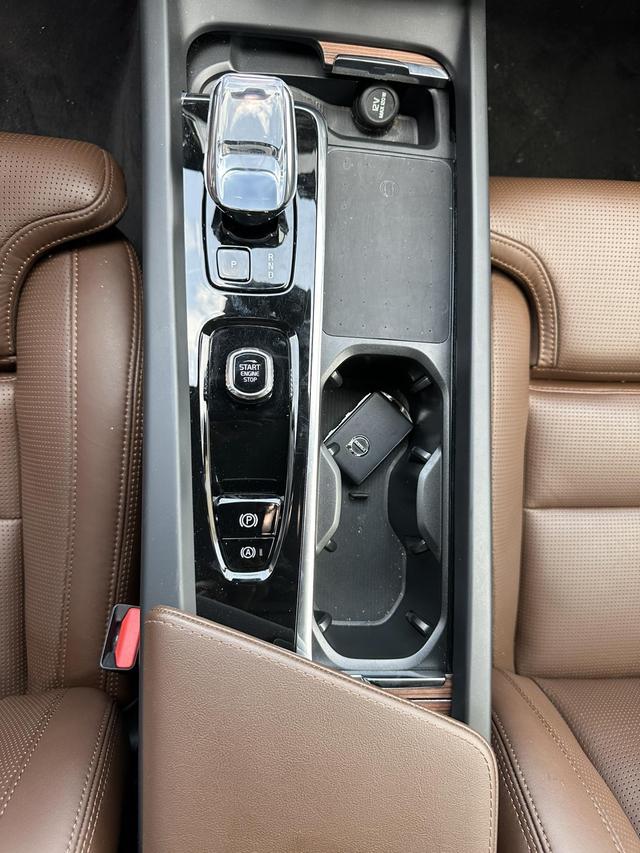 Volvo XC60 PHEV 2024 модификация T8 4WD Long Battery Li f e Pro Smart Elegance Deluxe Edition – фото 8