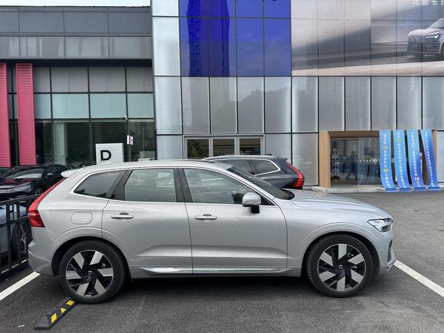 Volvo XC60 PHEV 2024 модификация T8 4WD Long Battery Li f e Pro Smart Elegance Deluxe Edition – фото 11