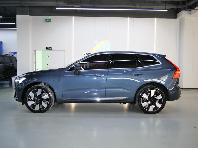 Volvo XC60 PHEV 2025 модификация T8 4WD Long Battery Li f e Pro Smart Range Deluxe Edition – фото 4