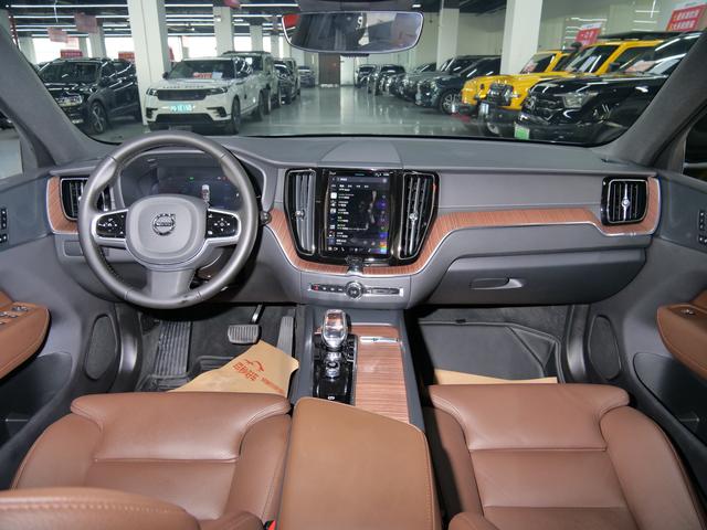 Volvo XC60 PHEV 2025 модификация T8 4WD Long Battery Li f e Pro Smart Range Deluxe Edition – фото 12