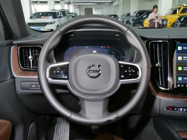 Volvo XC60 PHEV 2025 модификация T8 4WD Long Battery Li f e Pro Smart Range Deluxe Edition – фото 13