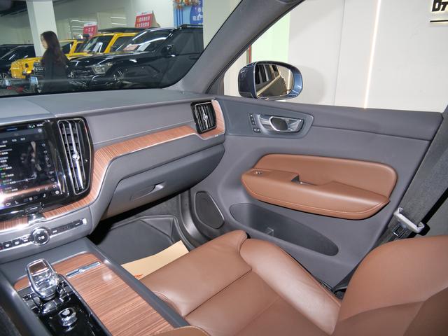 Volvo XC60 PHEV 2025 модификация T8 4WD Long Battery Li f e Pro Smart Range Deluxe Edition – фото 15