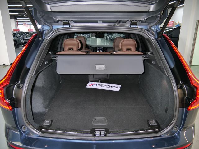 Volvo XC60 PHEV 2025 модификация T8 4WD Long Battery Li f e Pro Smart Range Deluxe Edition – фото 23