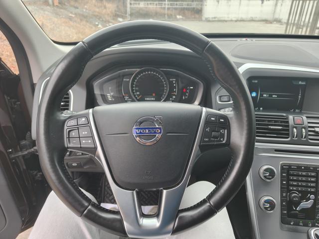 Volvo XC60 2017 модификация T5 AWD Smart Range L Class Edition – фото 8