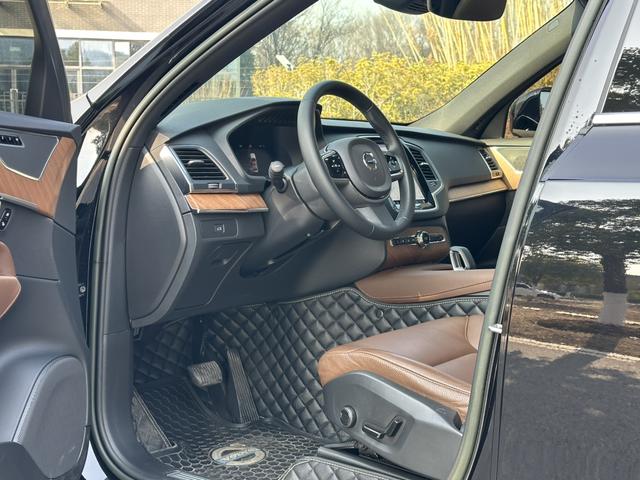 Volvo XC90 2023 B5 Smart Travel Luxury 5-Seater – фото 3
