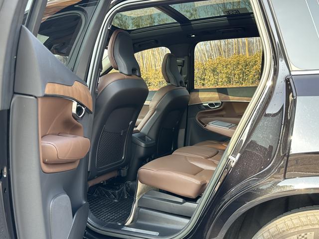 Volvo XC90 2023 B5 Smart Travel Luxury 5-Seater – фото 4