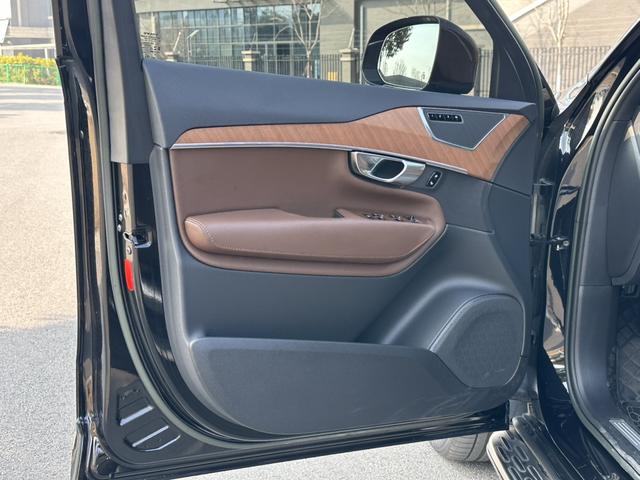 Volvo XC90 2023 B5 Smart Travel Luxury 5-Seater – фото 9