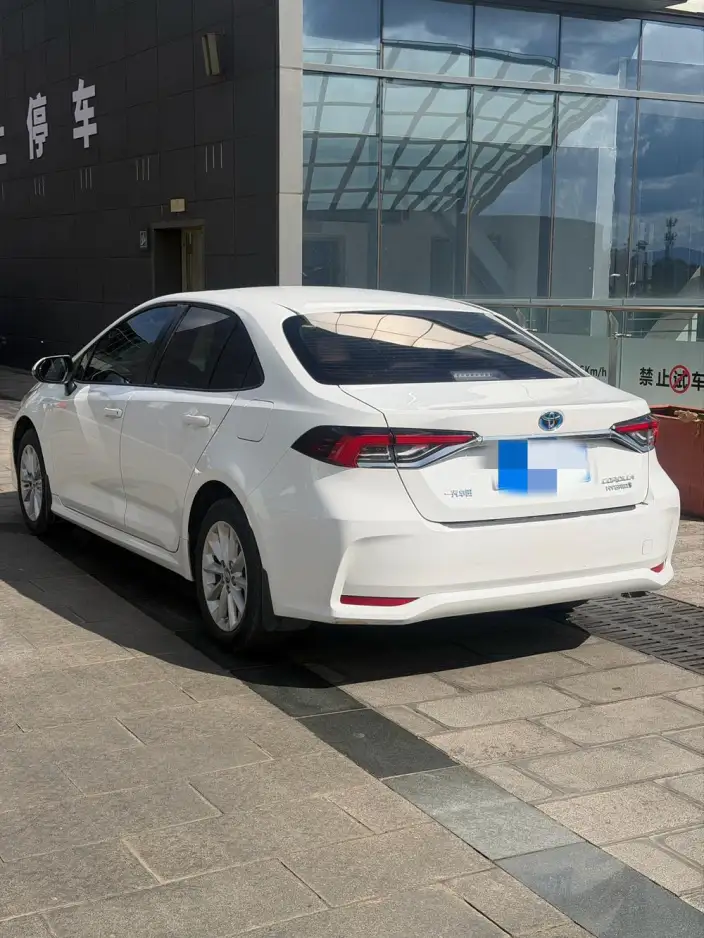 Toyota Corolla 2019 Model Hybrid 1.8L E-CVT GL-i Elite Edition – фото 4