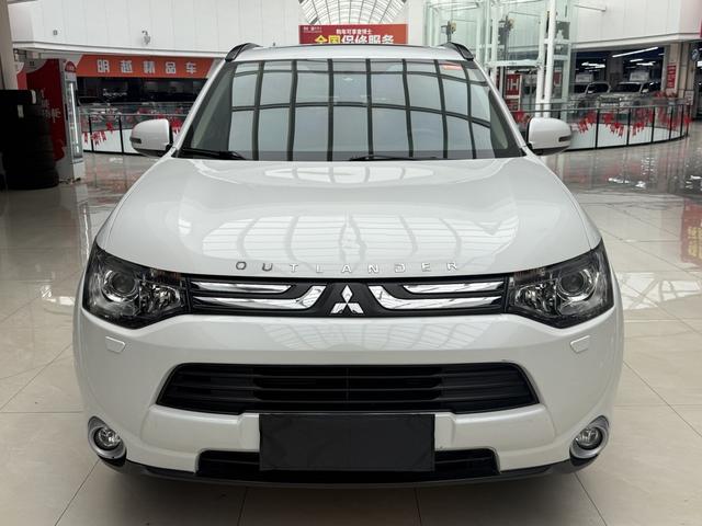 Mitsubishi Outlander Imported 2013 2.4L 4WD Luxury Navigation 5-Seat