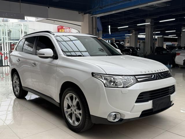 Mitsubishi Outlander Imported 2013 2.4L 4WD Luxury Navigation 5-Seat