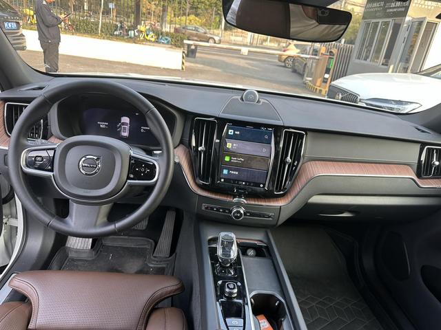 Volvo XC60 PHEV 2024 модификация T8 4WD Long Battery Li f e Pro Smart Elegance Deluxe Edition – фото 7