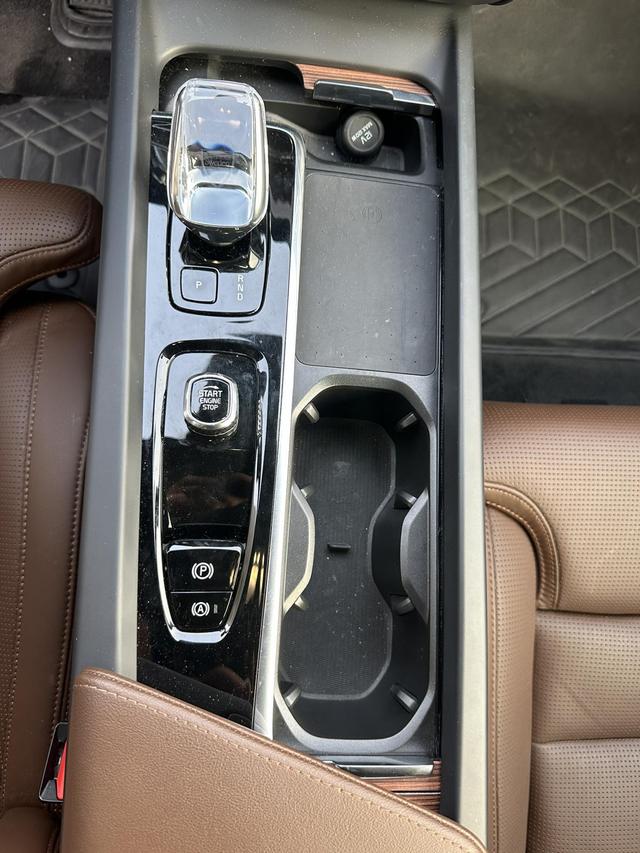 Volvo XC60 PHEV 2024 модификация T8 4WD Long Battery Li f e Pro Smart Elegance Deluxe Edition – фото 8