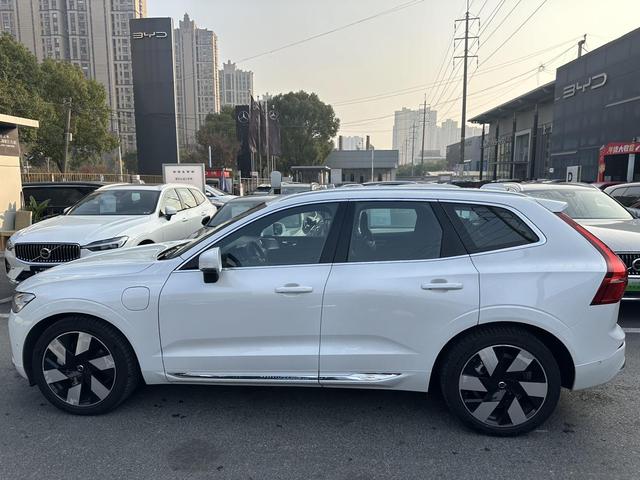 Volvo XC60 PHEV 2024 модификация T8 4WD Long Battery Li f e Pro Smart Elegance Deluxe Edition – фото 11