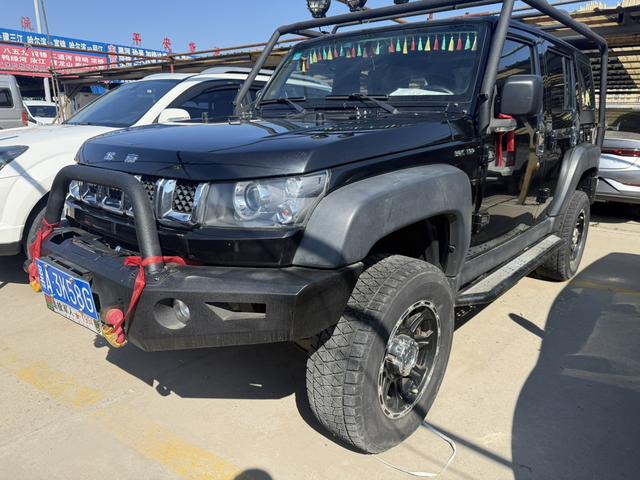 BAIC BJ40 2016 модификация 2.3T автоматическое 4WD Exclusive Edition
